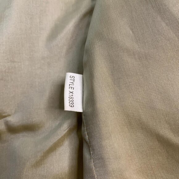 Elevate your wardrobe with this - Picture 7 of 8